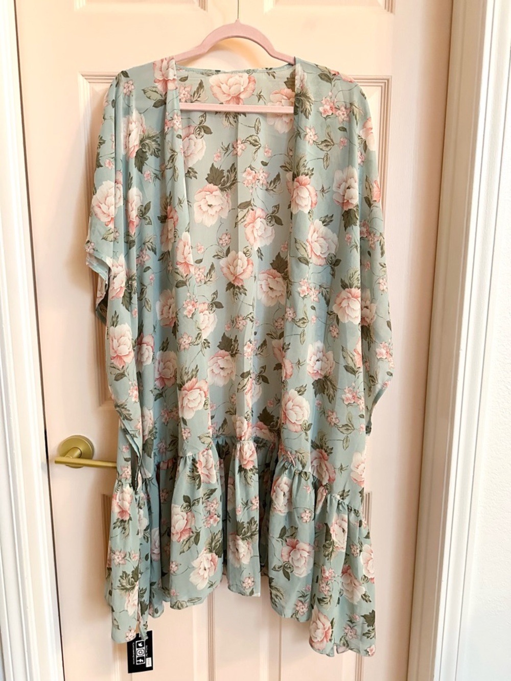 NWT Justin and Taylor floral kimono